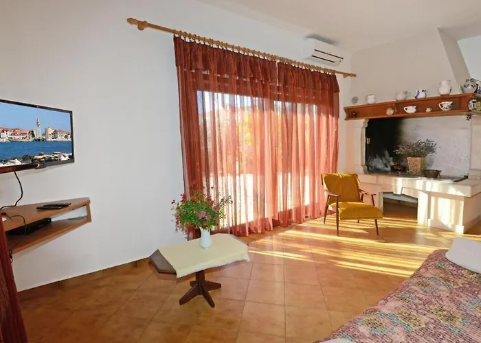 Albina 1 By Interhome Apartman Valica